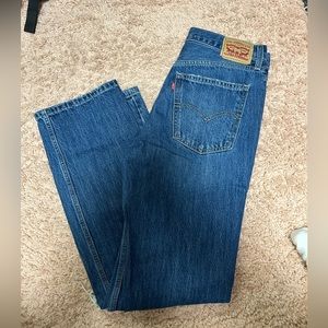 Dark wash Levi’s low pro straight jeans